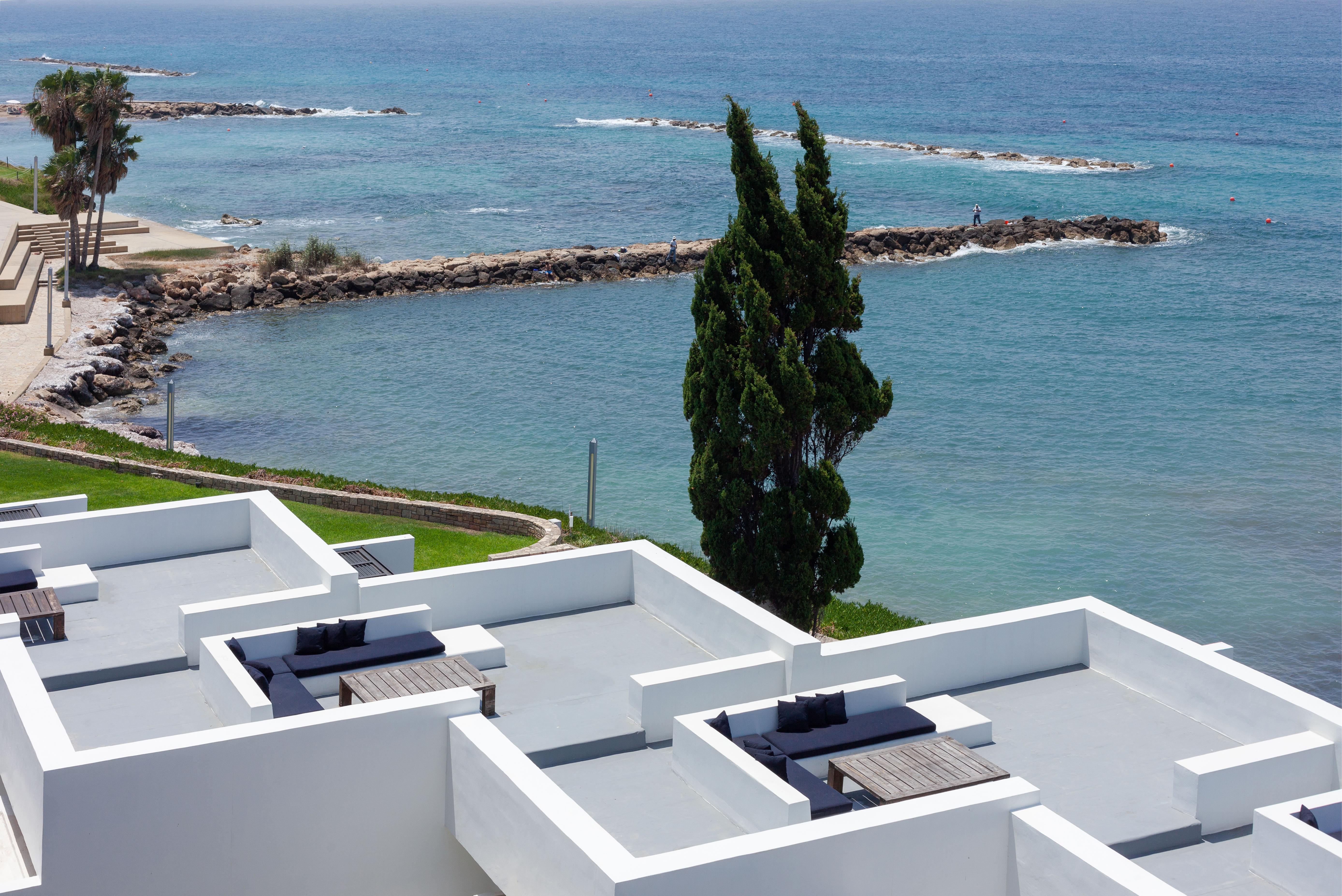 알미라 호텔 파포스 외부 사진 View of the Mediterranean Sea from the hotel