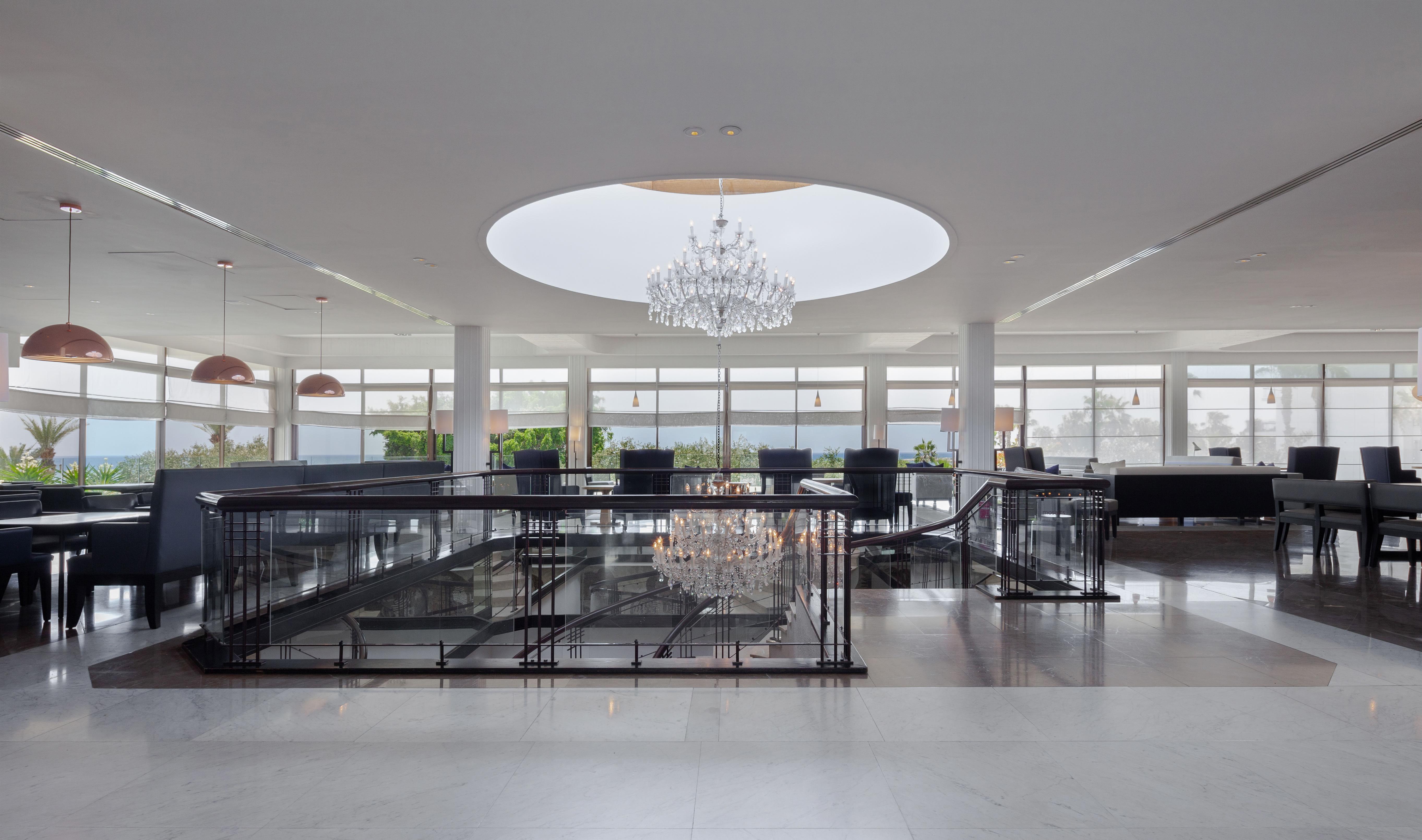 알미라 호텔 파포스 외부 사진 Interior of the building