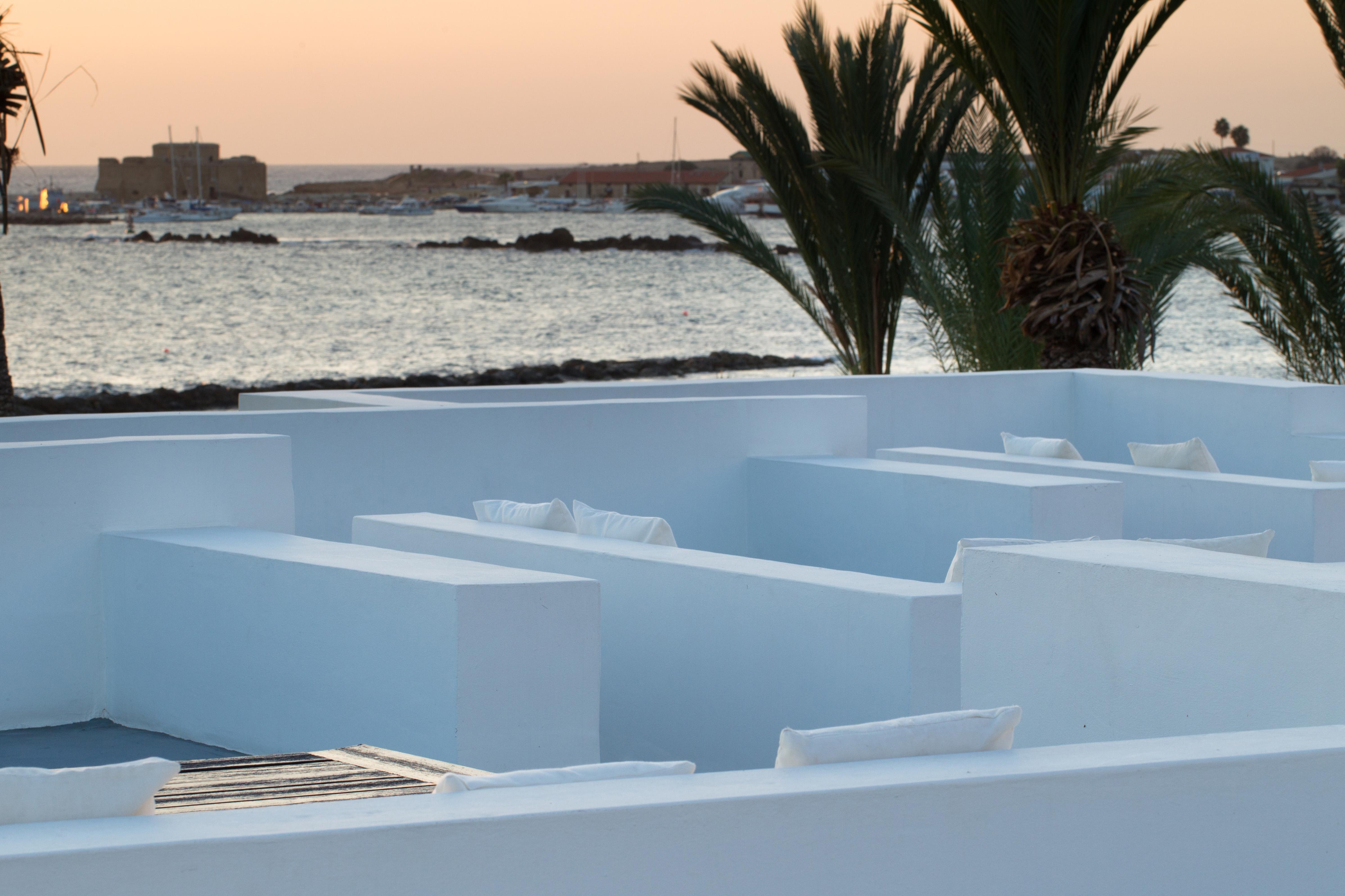 알미라 호텔 파포스 외부 사진 The whitewashed houses of the island