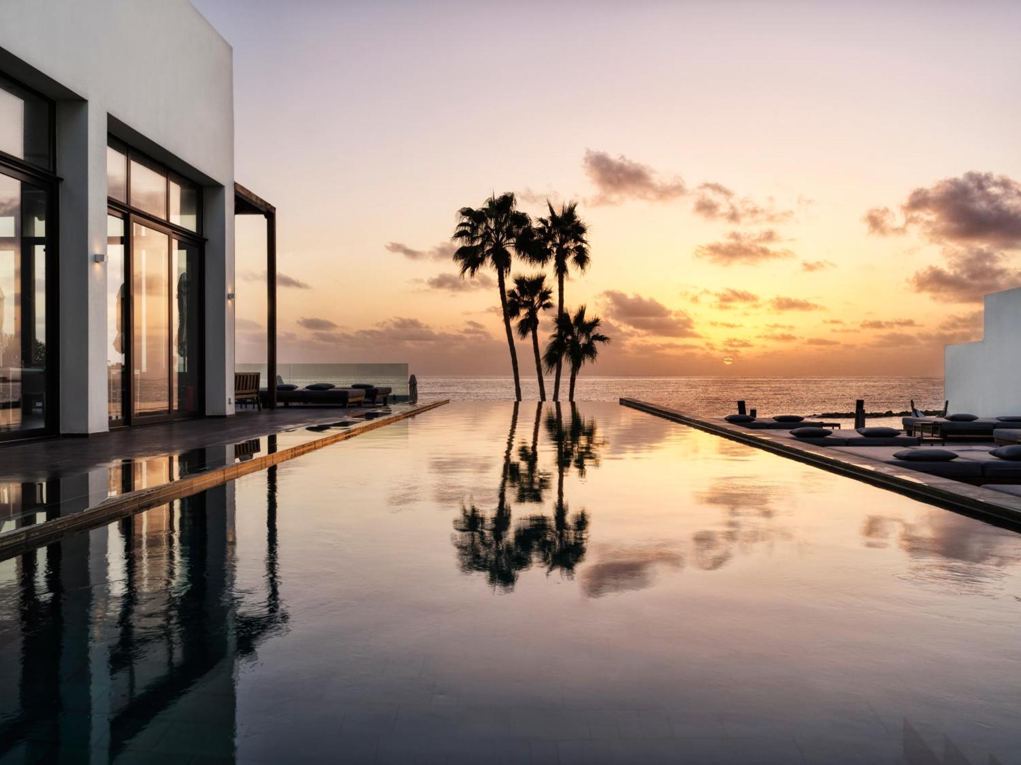 알미라 호텔 파포스 외부 사진 Sunset at the St Regis Maldives