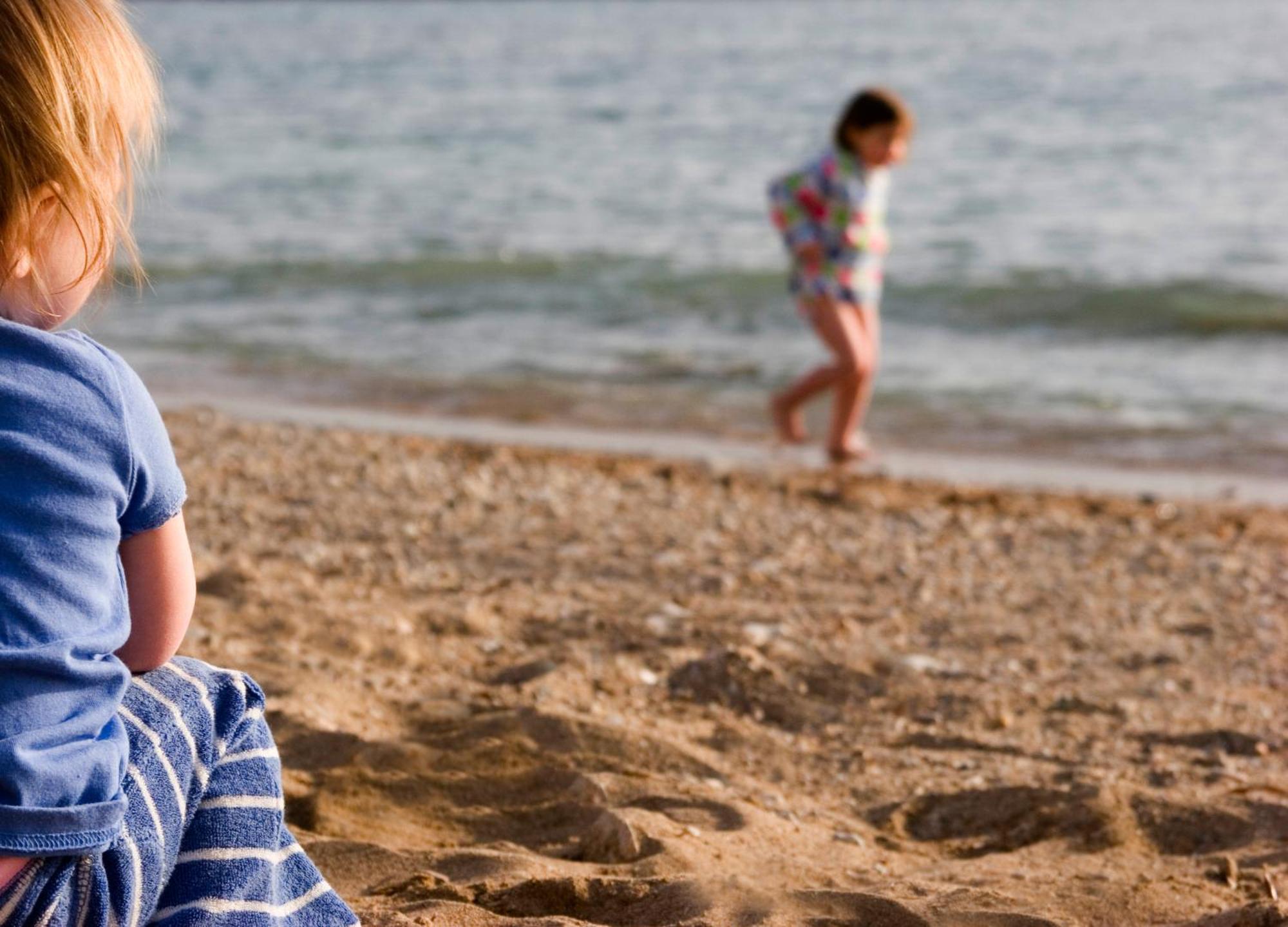 알미라 호텔 파포스 외부 사진 Children on a beach