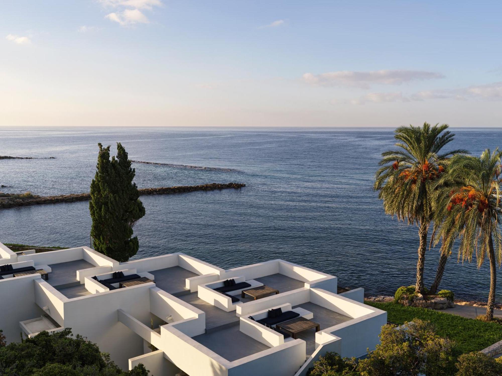 알미라 호텔 파포스 객실 사진 View of the Mediterranean from the hotel